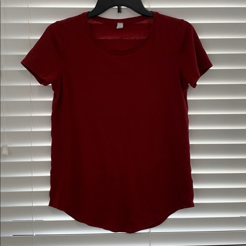 Lululemon red tee